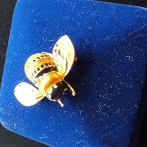 Joan Rivers bee pin